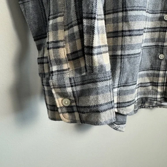 NEW Old Navy Women's Gray/Beige Plaid Boyfriend Button Up‎ Shirt Medium Chore - Picture 2 of 14